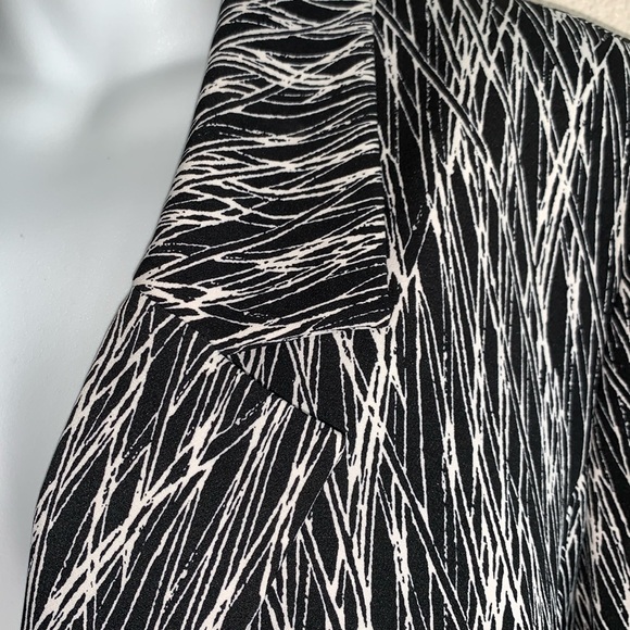 VINCE CAMUTO Long Blazer, black white graphic/stripes, classic styling. 2X EUC - Picture 8 of 17